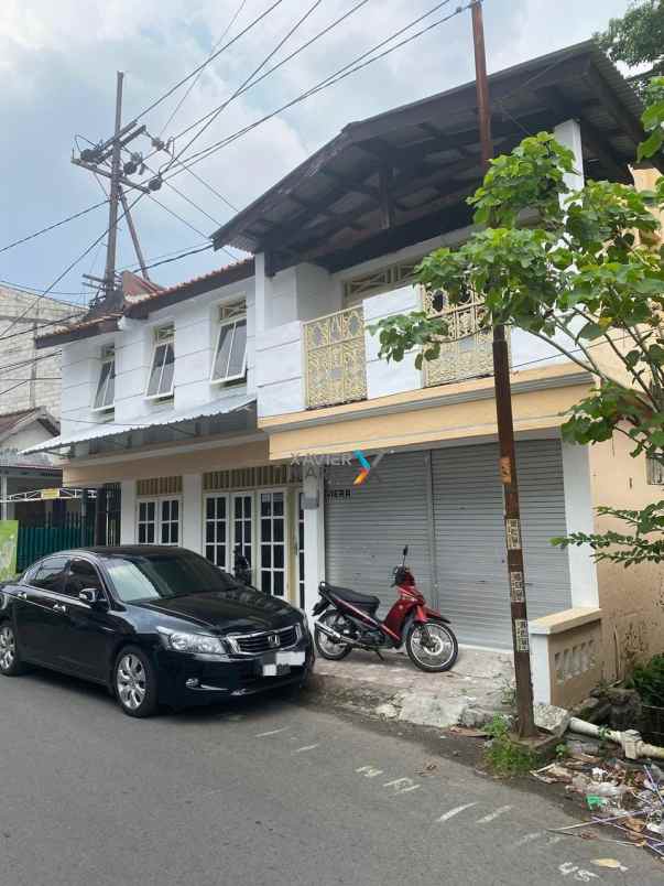 dijual rumah dan toko di jetis kulon terawat siap huni