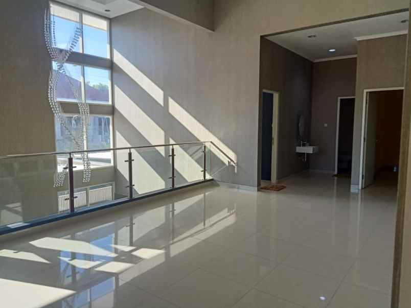 dijual rumah darmo permai selatan