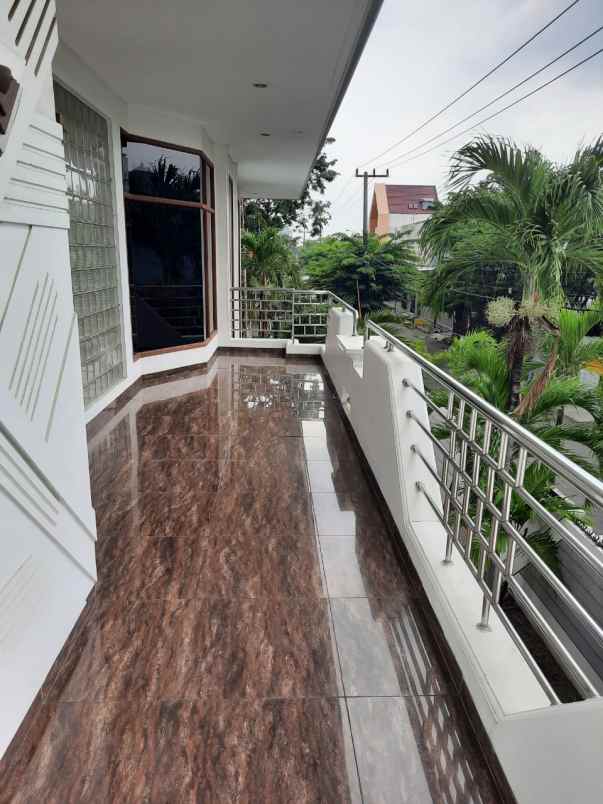 dijual rumah dharmahusada indah