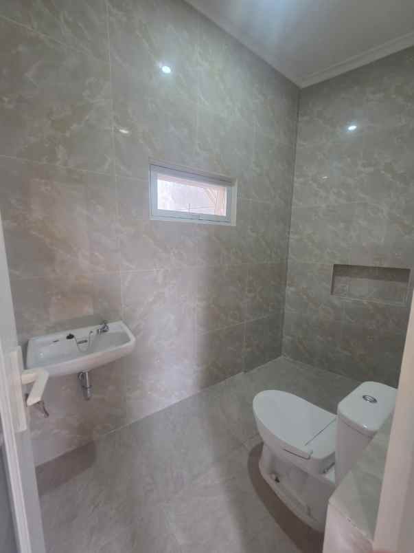 dijual rumah di cluster darwin gading serpong