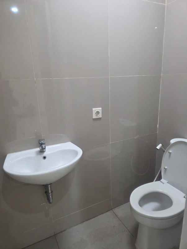 dijual rumah di cluster darwin gading serpong