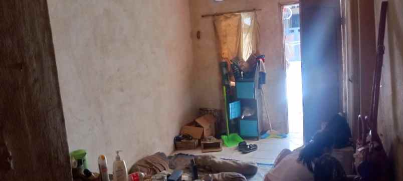 dijual rumah di lingkungan perumahan