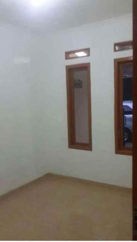 dijual rumah dukuh zamrud