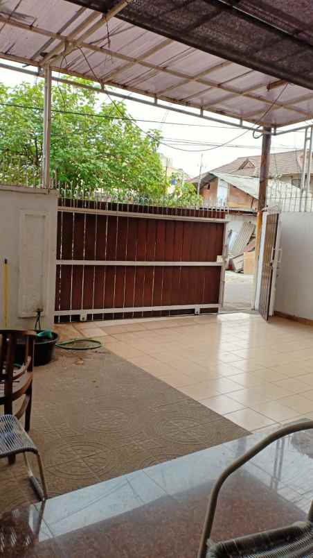 dijual rumah duren sawit