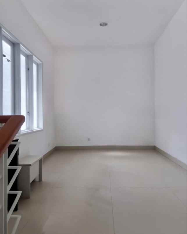 dijual rumah florence pakuwon city