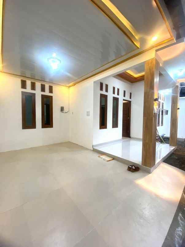 dijual rumah giwangan