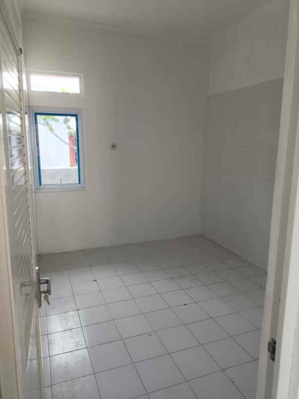 dijual rumah gombel permai