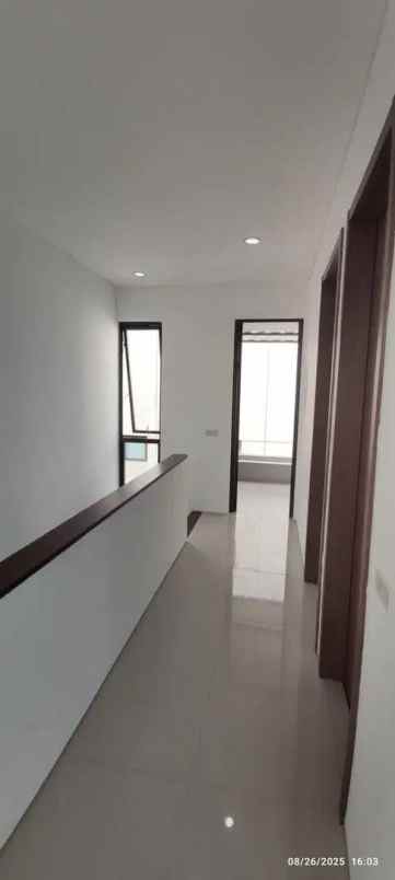 dijual rumah graha natura