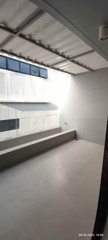 dijual rumah graha natura