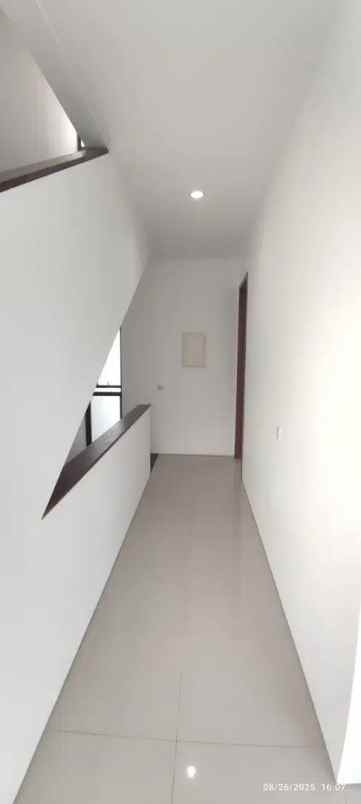 dijual rumah graha natura