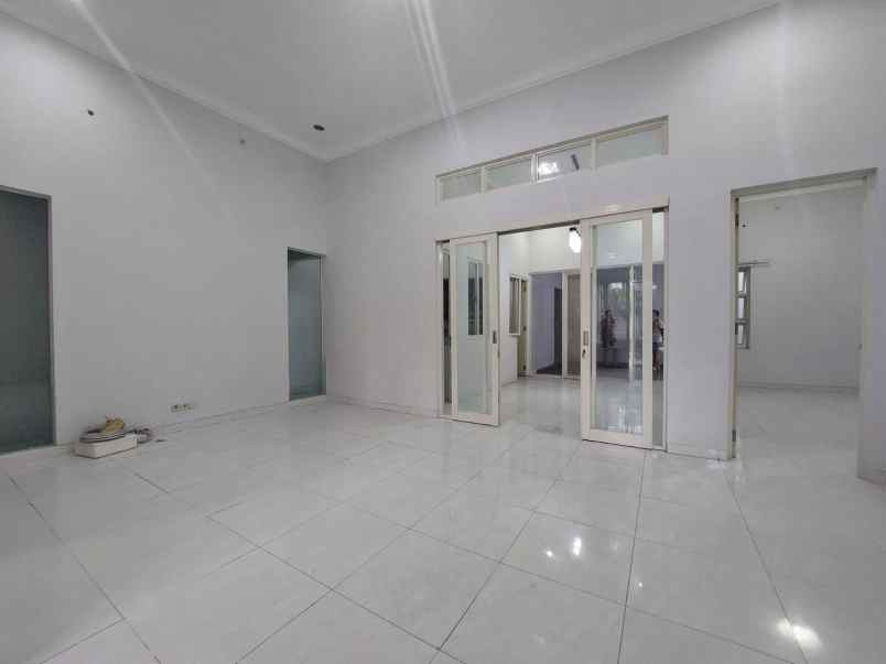 dijual rumah graha santoso