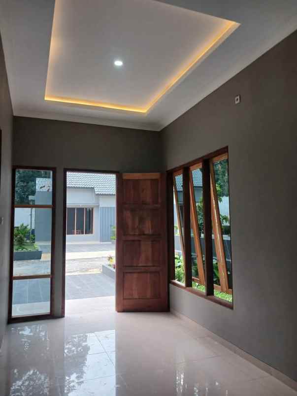 dijual rumah gunung pati