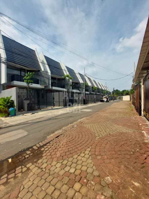 dijual rumah jagakarsa