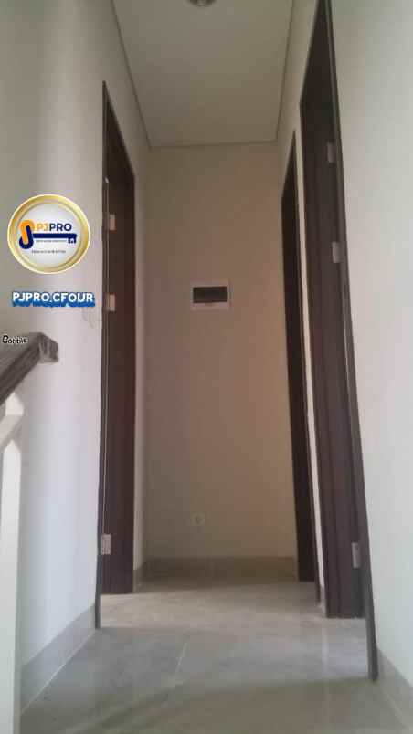 dijual rumah jakarta garden city