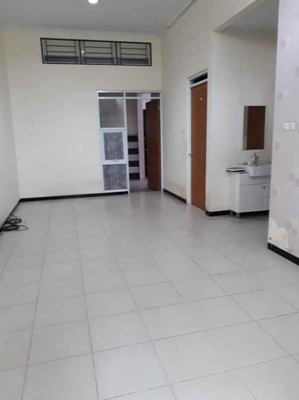 dijual rumah jalan antapani