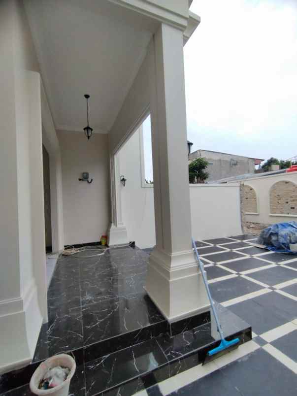 dijual rumah jalan boulevard gdc