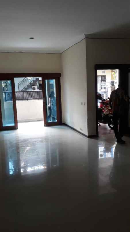 dijual rumah jalan buana raya