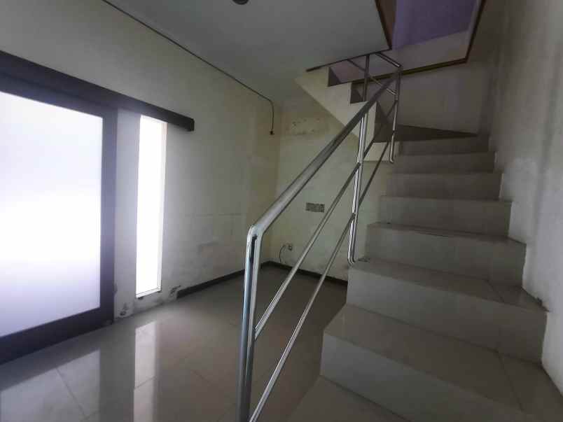 dijual rumah jalan buana raya