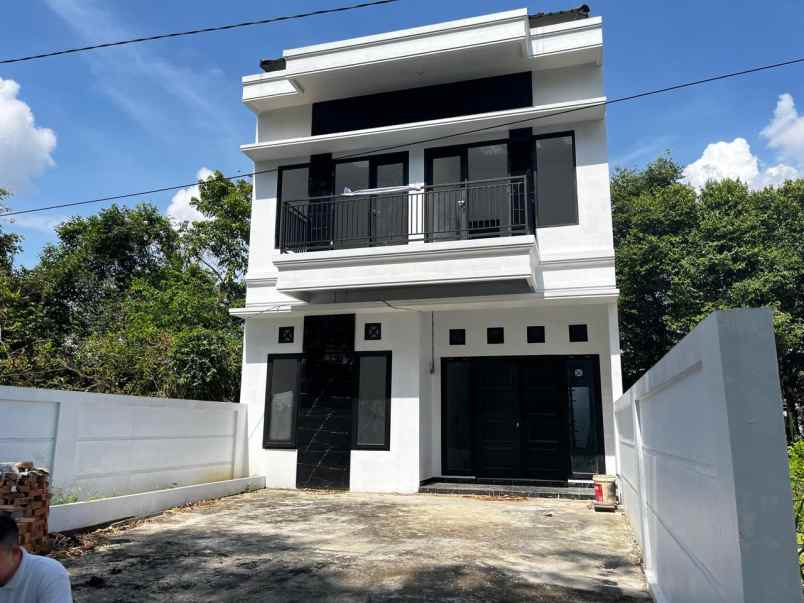 dijual rumah jalan cemara kipas