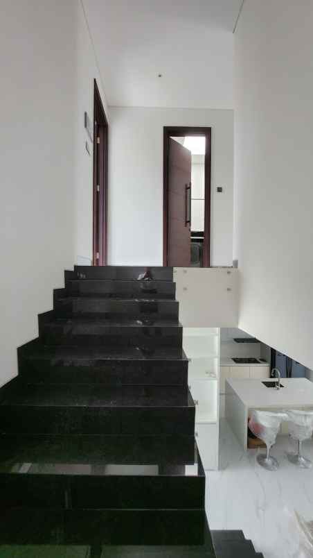 dijual rumah jalan graha famili