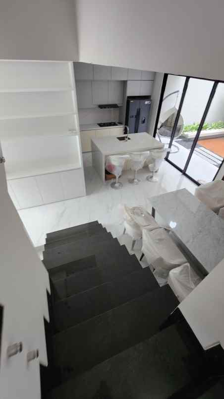 dijual rumah jalan graha famili