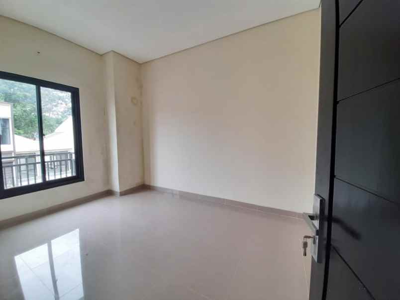 dijual rumah jalan kaliurang km 12