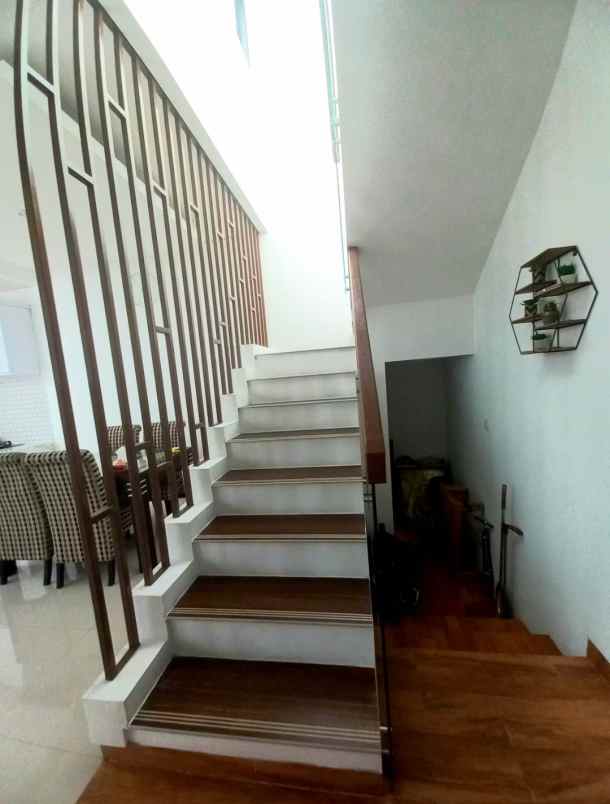 dijual rumah jalan kejaksaan no 23