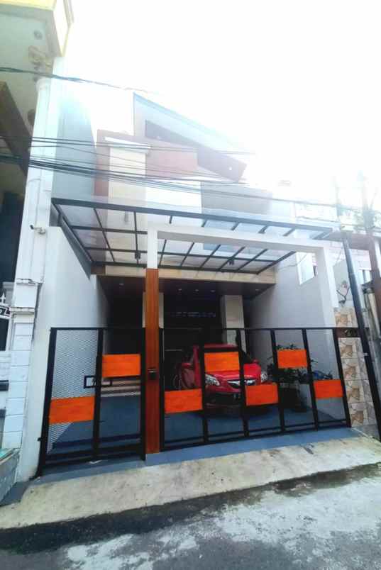 dijual rumah jalan kejaksaan no 23