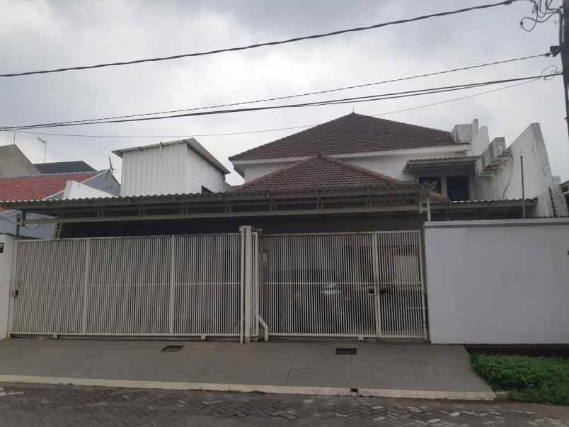 dijual rumah jalan komplek perumahan