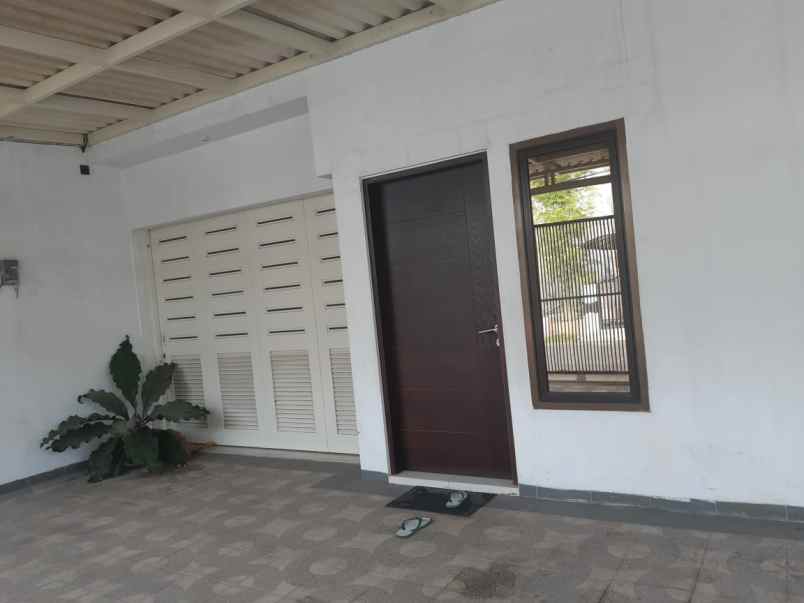 dijual rumah jalan komplek perumahan