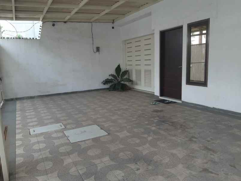 dijual rumah jalan komplek perumahan