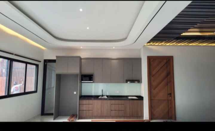 dijual rumah jalan manyar kertoadi