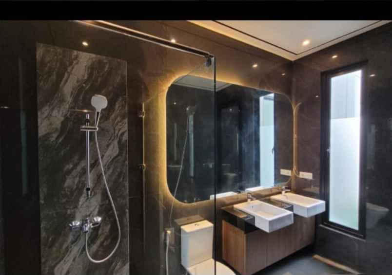 dijual rumah jalan manyar kertoadi