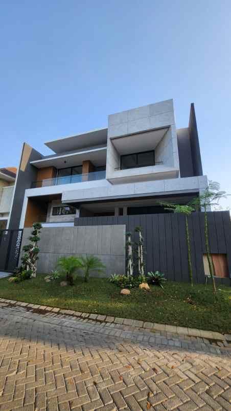 dijual rumah jalan pakuwon indah