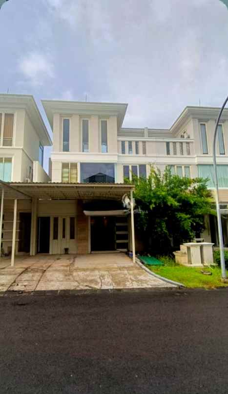 dijual rumah jalan pakuwon indah
