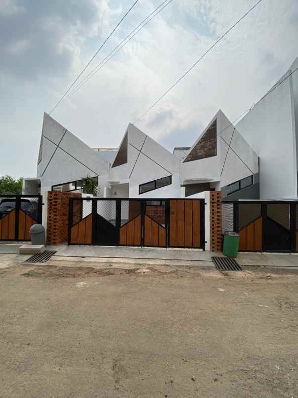 dijual rumah jalan pesona utama