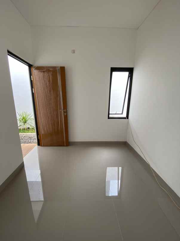 dijual rumah jalan pesona utama