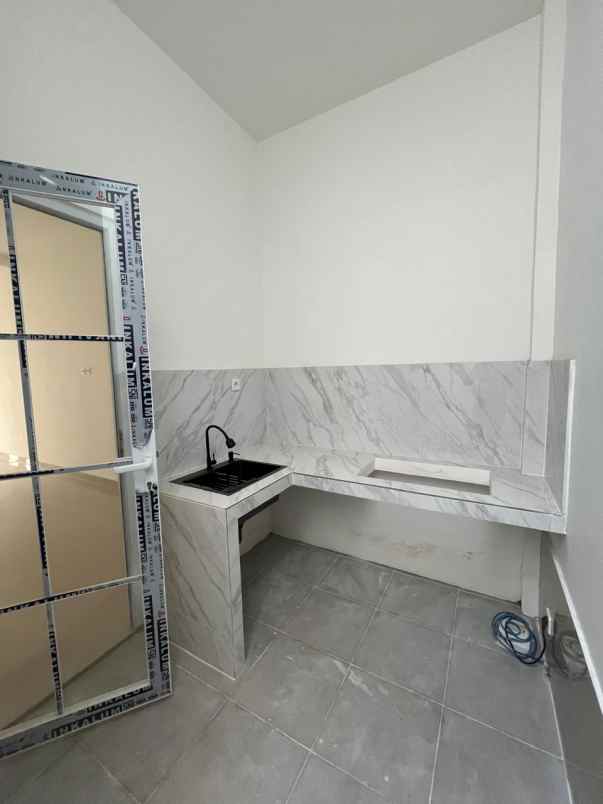 dijual rumah jalan raya benda baru