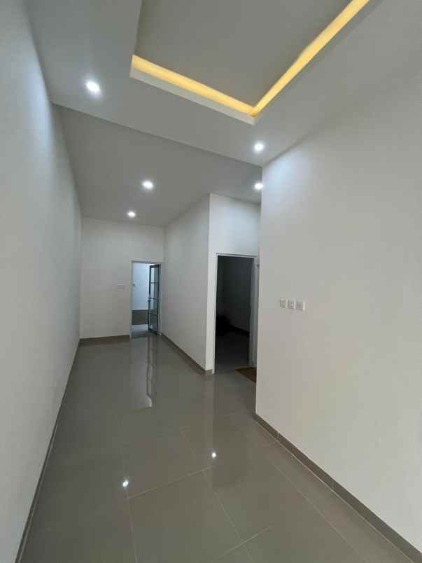 dijual rumah jalan raya benda baru