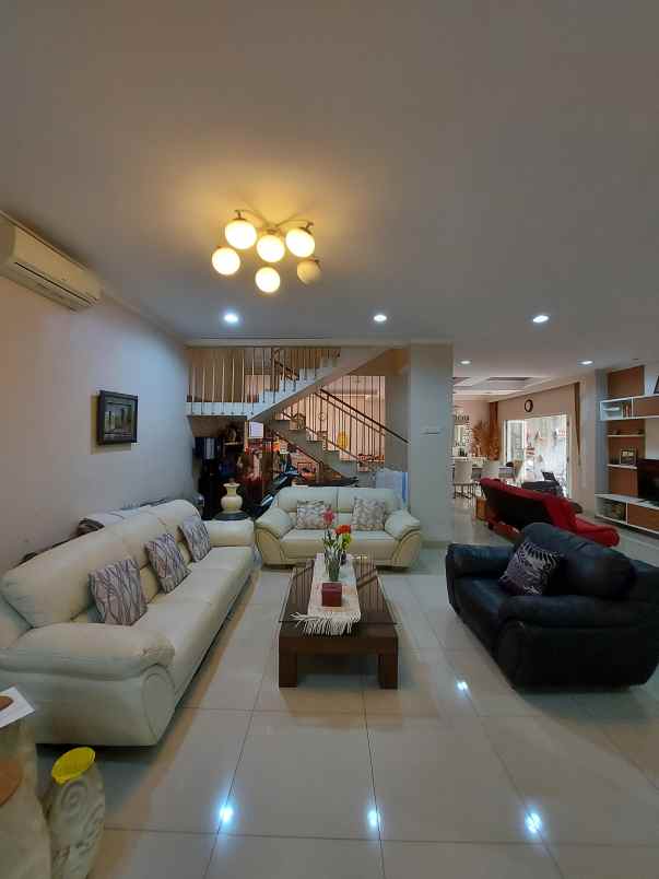 dijual rumah jalan raya bintaro kampus