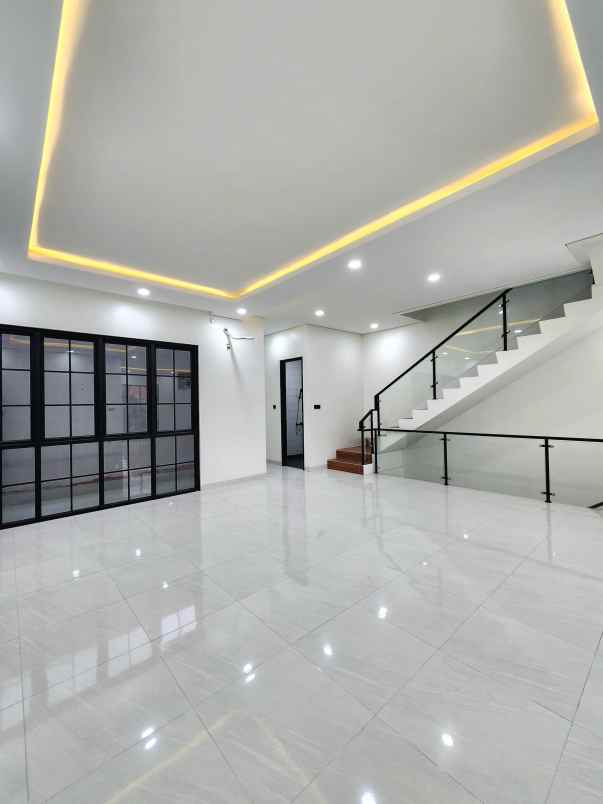 dijual rumah jalan raya cilandak