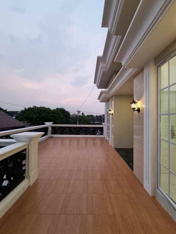 dijual rumah jalan raya depok