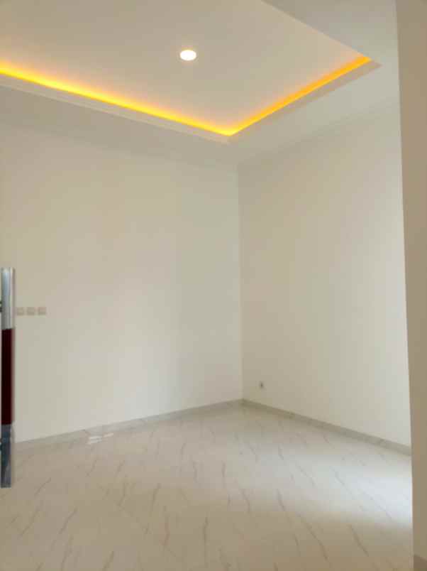 dijual rumah jalan raya depok