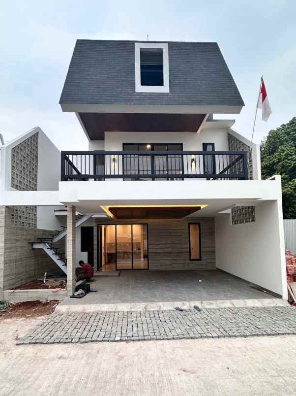 dijual rumah jalan raya jagakarsa