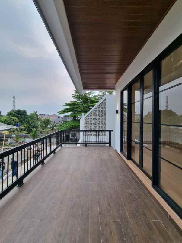 dijual rumah jalan raya jagakarsa