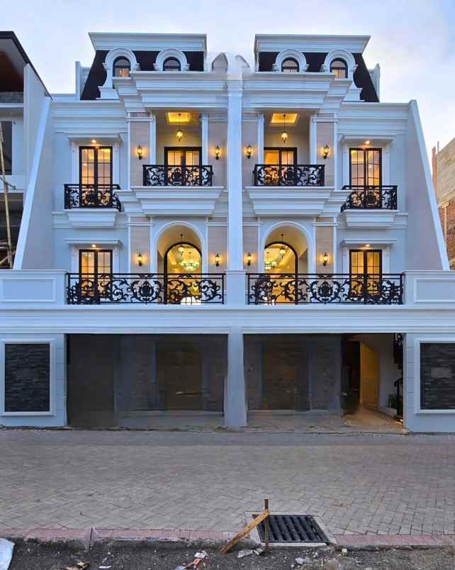 dijual rumah jalan raya jagakarsa