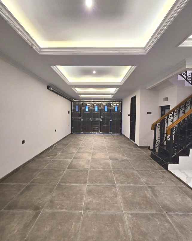 dijual rumah jalan raya jagakarsa