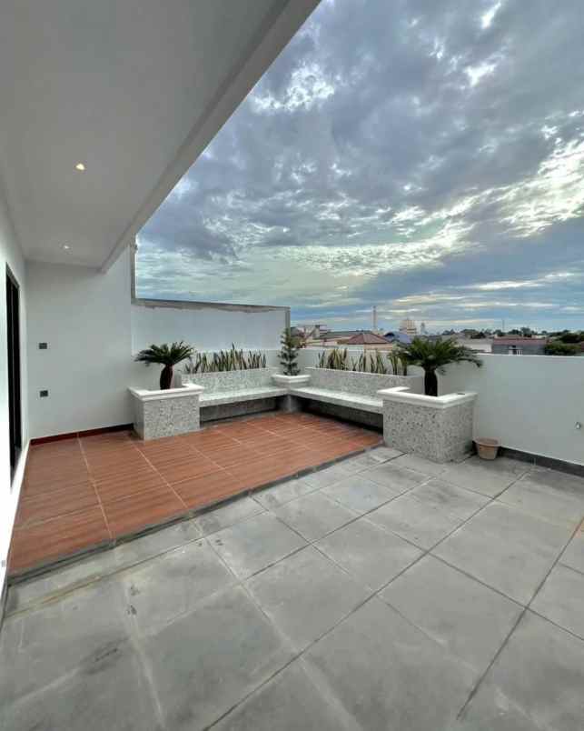 dijual rumah jalan raya jagakarsa