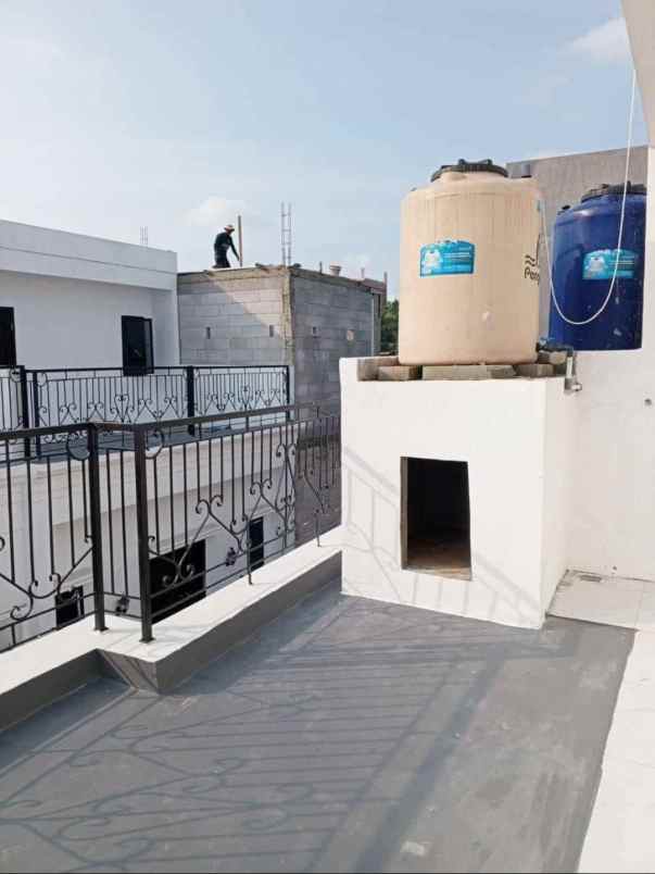 dijual rumah jalan raya jagakarsa