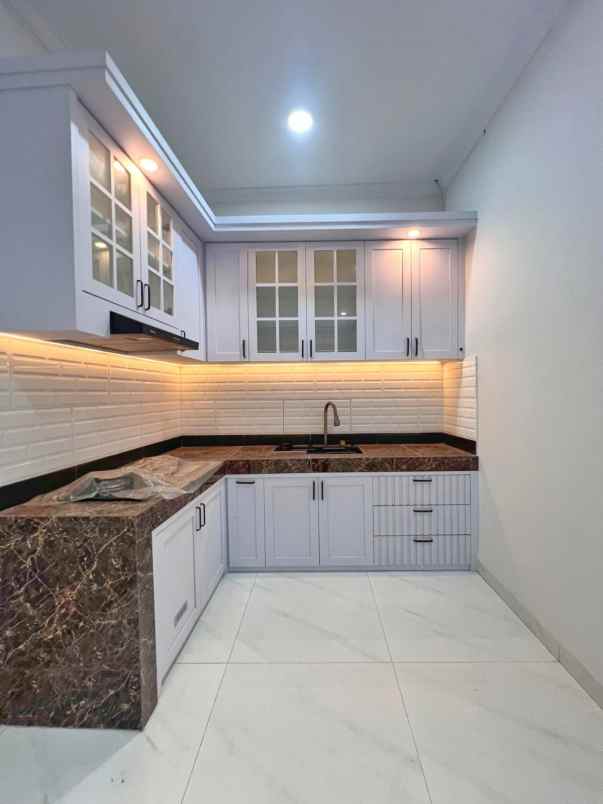 dijual rumah jalan raya kahfi jagakarsa